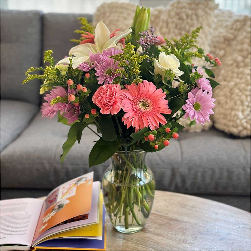 Pastel Tradition - A Florist Original – Stardust Flowers, Surrey BC