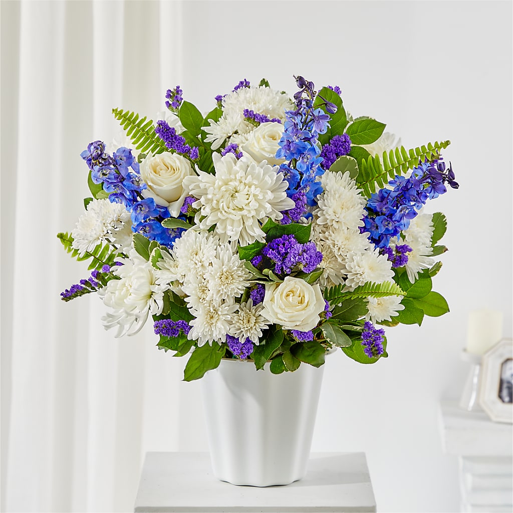 Hold Dear Tabletop Basket – Stardust Flowers, Surrey BC