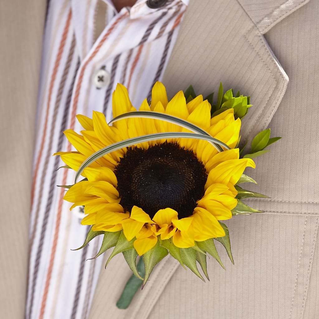 Free Spirit Boutonniere – Stardust Flowers, Surrey BC